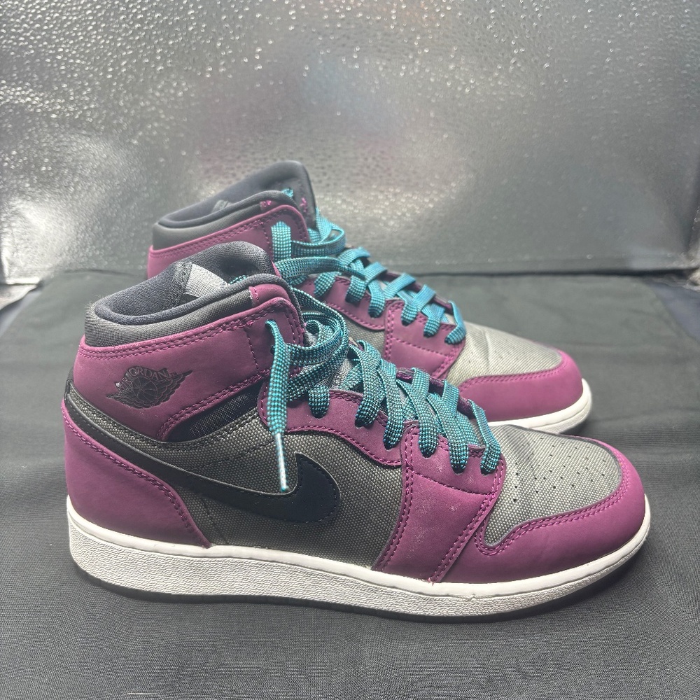 Air Jordan 1 Retro High GG “Mulberry” – Youth Size 6.5 / Women’s Size 8